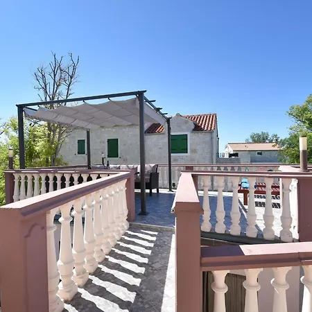 Ledinko 3 By Interhome