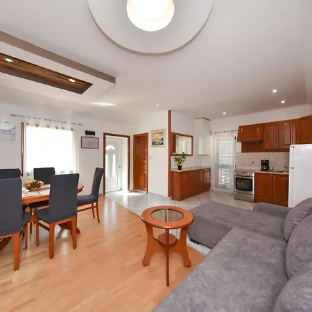 Ledinko 3 By Interhome شقة *