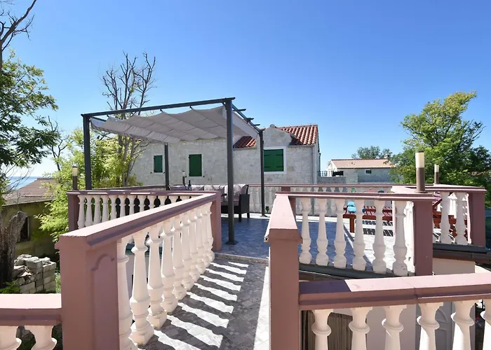 Ledinko 3 By Interhome